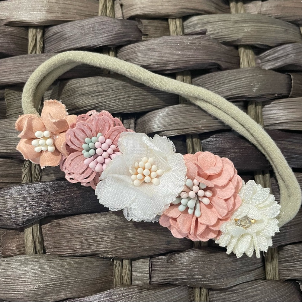 3/$20 🔷 Neutral Cream & Pink Baby Girls Flower Headband